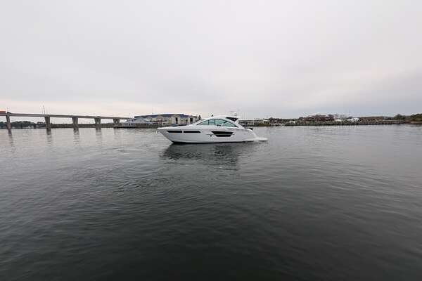 2022 Cruisers Yachts 54