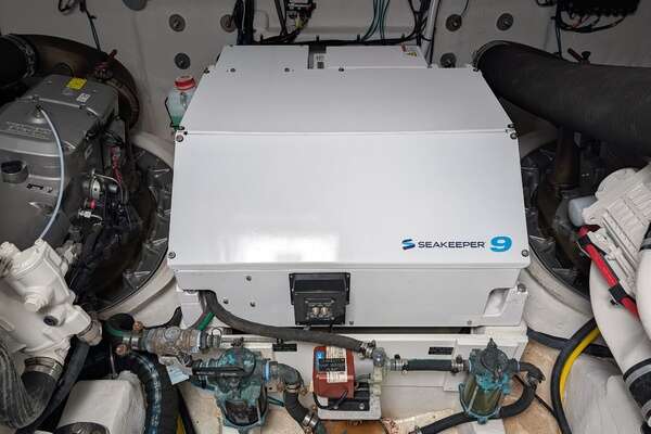 2022 Cruisers Yachts 54