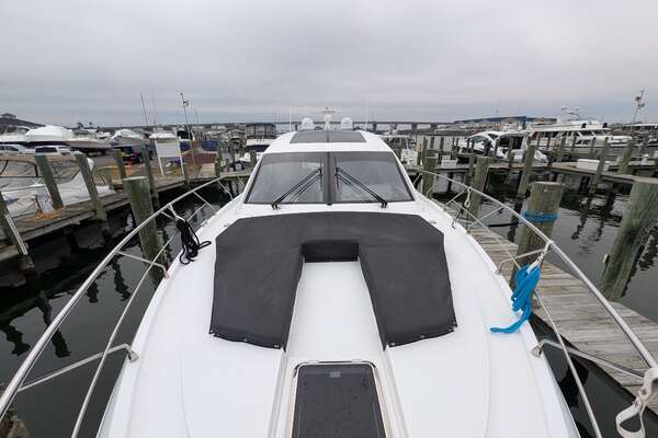 2022 Cruisers Yachts 54