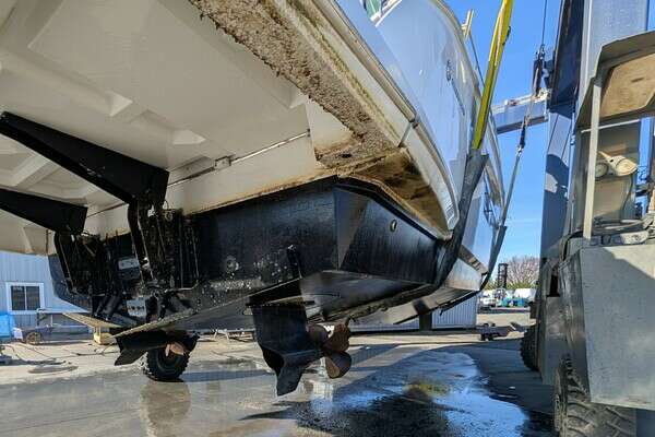 2022 Cruisers Yachts 54