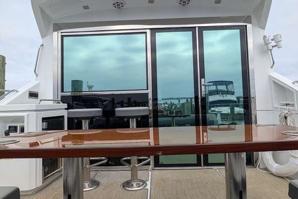 2022 Cruisers Yachts 54