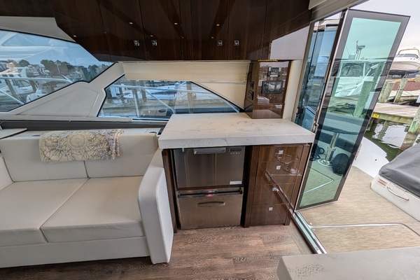 54ft Cruisers Yachts Yacht For Sale