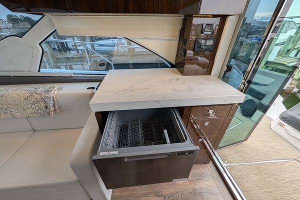 54ft Cruisers Yachts Yacht For Sale