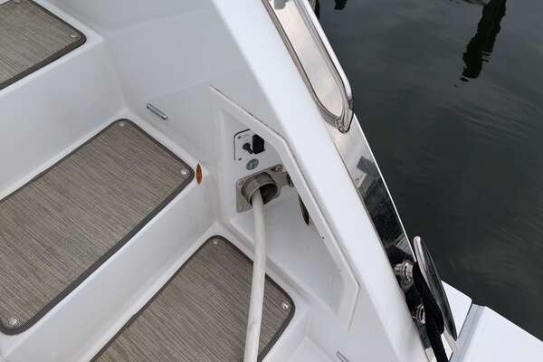 2022 Cruisers Yachts 54