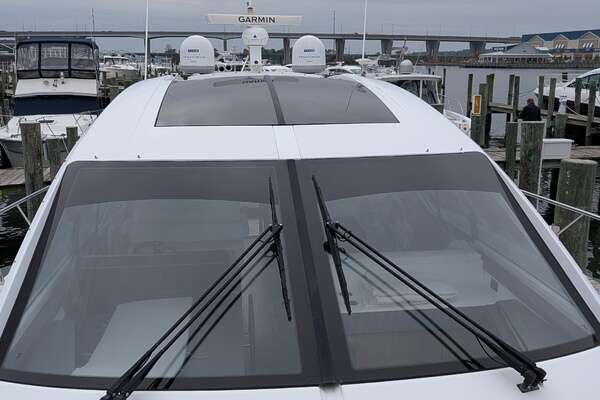 2022 Cruisers Yachts 54