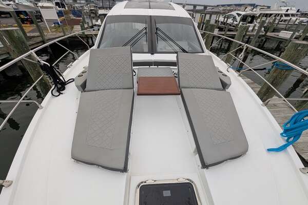 2022 Cruisers Yachts 54