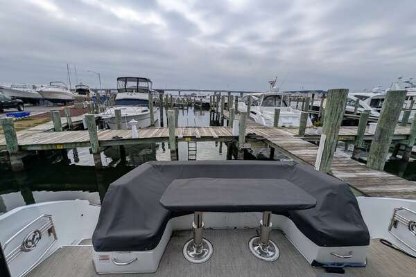 2022 Cruisers Yachts 54