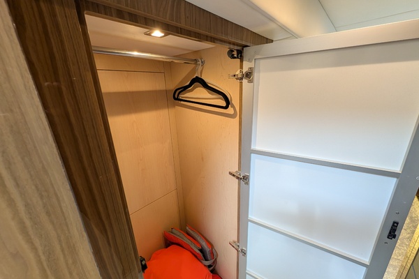 54ft Cruisers Yachts Yacht For Sale