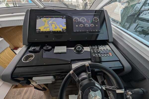 2022 Cruisers Yachts 54