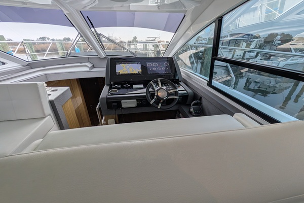 54ft Cruisers Yachts Yacht For Sale