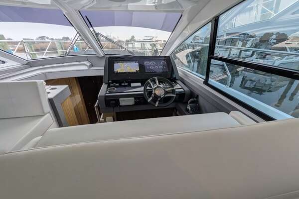 2022 Cruisers Yachts 54