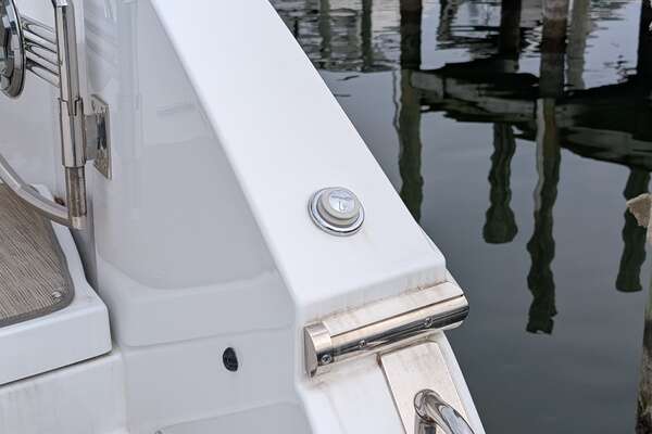 2022 Cruisers Yachts 54