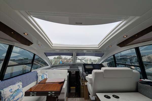 2022 Cruisers Yachts 54