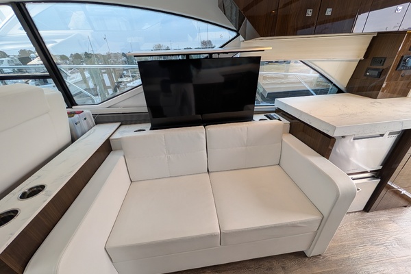 54ft Cruisers Yachts Yacht For Sale