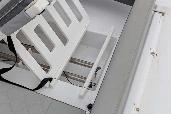 2022 Cruisers Yachts 54