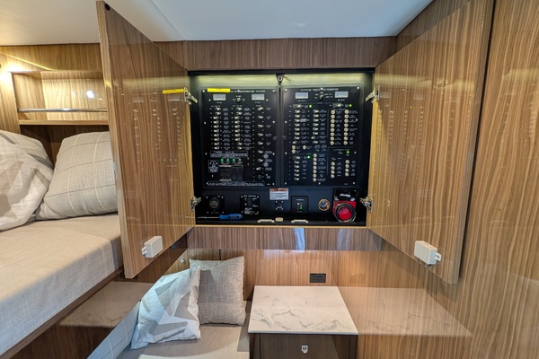 54ft Cruisers Yachts Yacht For Sale