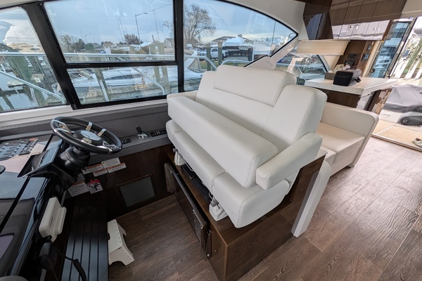 54ft Cruisers Yachts Yacht For Sale