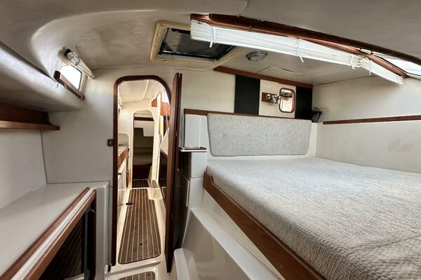 Oracle 33ft Gemini Yacht For Sale