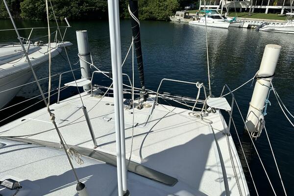 Oracle 33ft Gemini Yacht For Sale