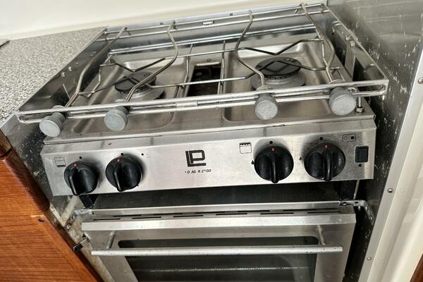 Oracle 33ft Gemini Yacht For Sale