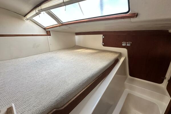 Oracle 33ft Gemini Yacht For Sale