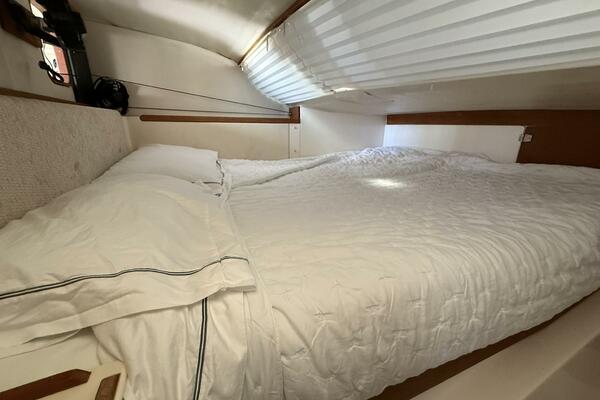 Oracle 33ft Gemini Yacht For Sale