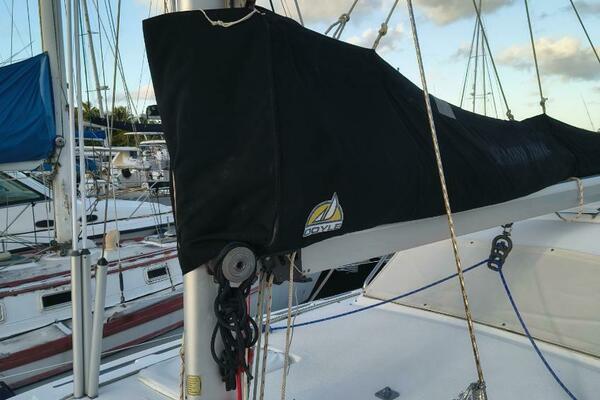 Oracle 33ft Gemini Yacht For Sale