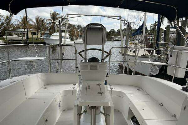 Photo of the 2004 Catalina 350 "GUINEVERE"