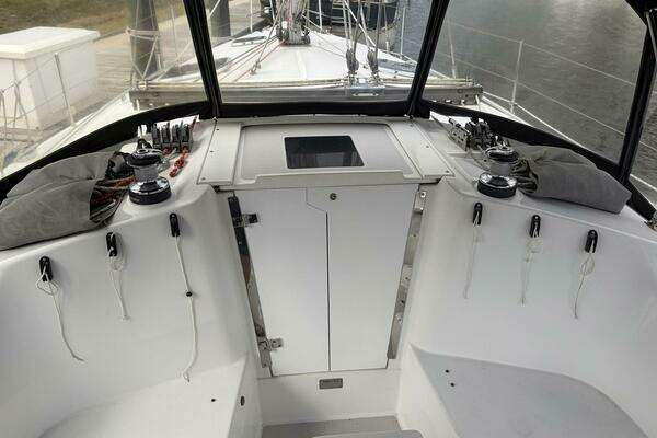 Photo of the 2004 Catalina 350 "GUINEVERE"