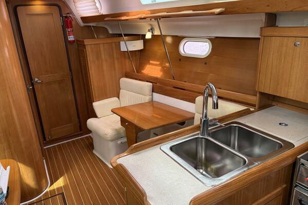 GUINEVERE 36ft Catalina Yacht For Sale