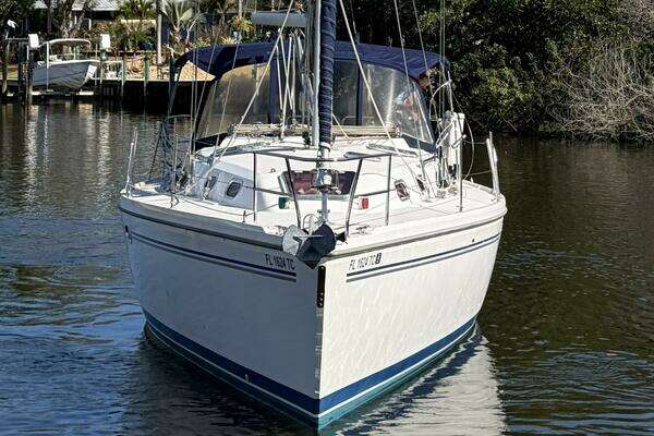 Photo of the 2004 Catalina 350 "GUINEVERE"