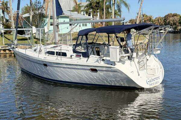 Photo of the 2004 Catalina 350 "GUINEVERE"