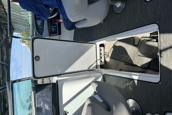 26ft Four Winns Yacht For Sale