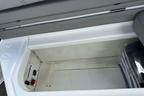 26ft Four Winns Yacht For Sale