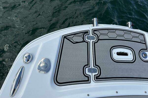 Photo of the 2022 Four Winns HD8 OB