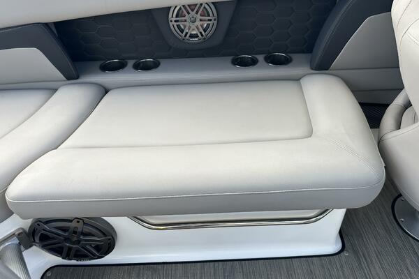 26ft Four Winns Yacht For Sale