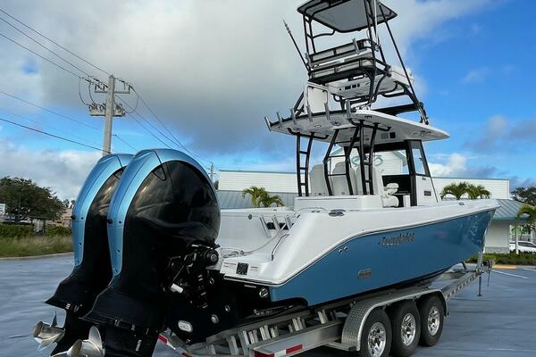Everglades 335 Center Console -