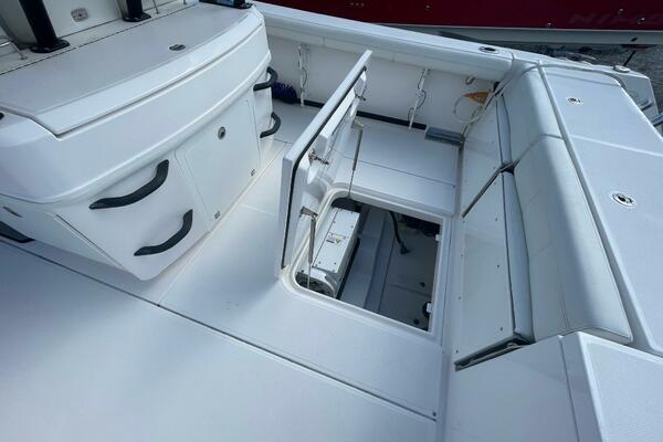 Everglades 335 Center Console -
