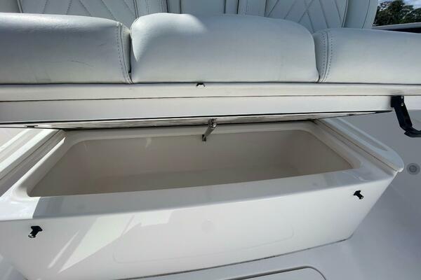 Everglades 335 Center Console -