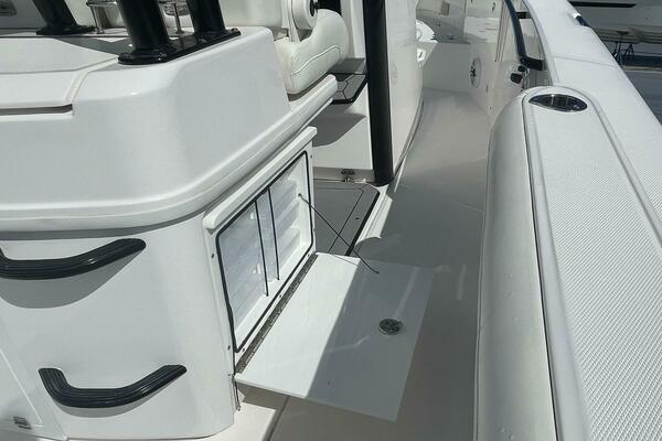 Everglades 335 Center Console -