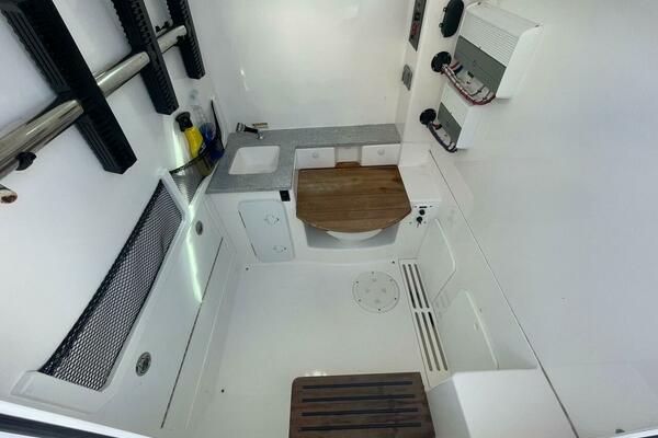 Everglades 335 Center Console -