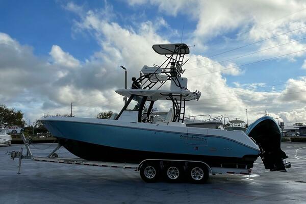 Everglades 335 Center Console -