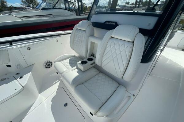 Everglades 335 Center Console -