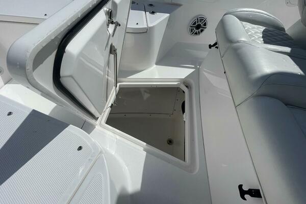 Everglades 335 Center Console -