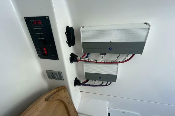 Everglades 335 Center Console -