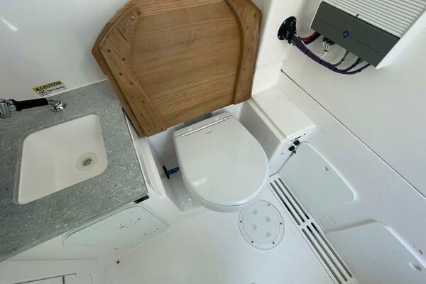 Everglades 335 Center Console -