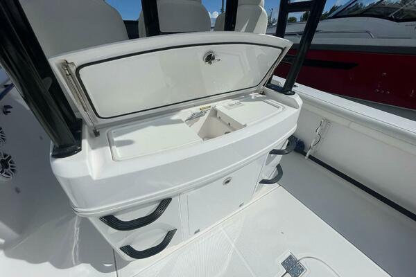 Everglades 335 Center Console -