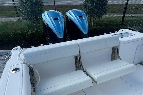 Everglades 335 Center Console -