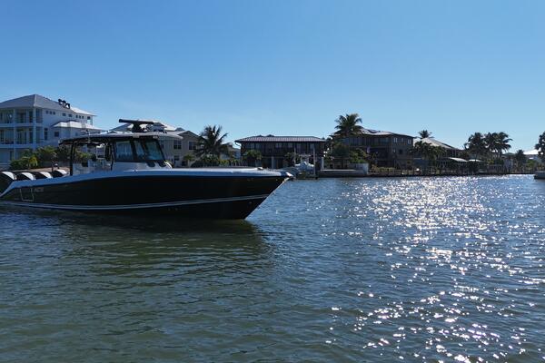 42ft HCB Yacht For Sale