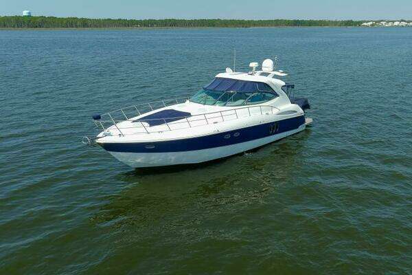 2005 Cruisers Yachts 50